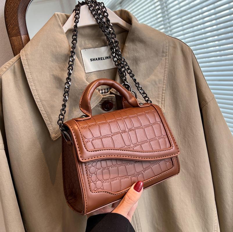 Retro Niche Women’s Crocodile Pattern Clamshell Bag