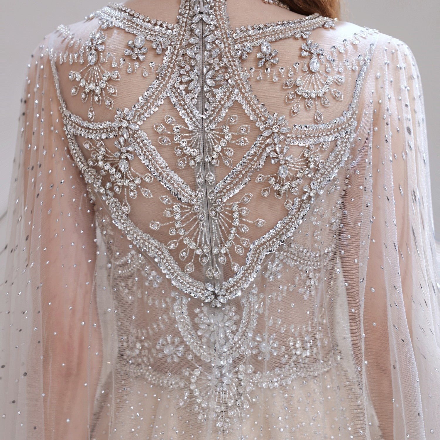 Robe de soirée longue grise avec châle