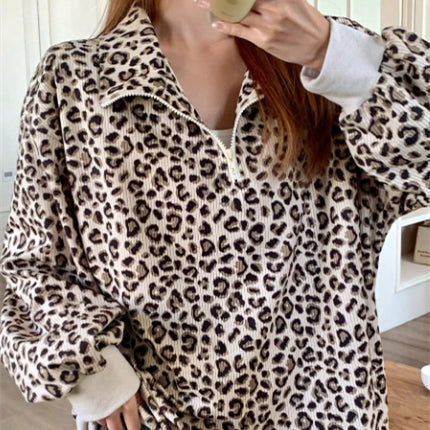 سويت شيرت مخملي بيج بنقشة جلد النمر وسحاب ربعي