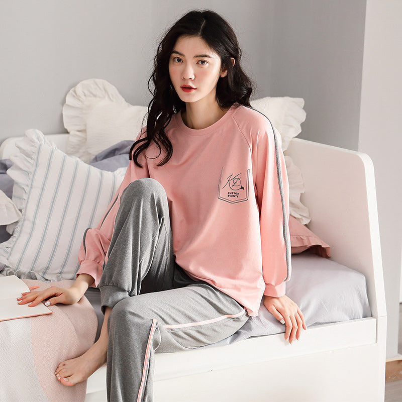 Ensemble pyjama femme doux et minimaliste pour le printemps et l'automne