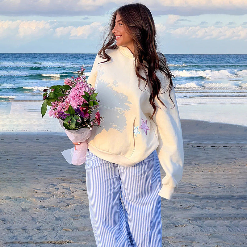 سترة بغطاء رأس مطرزة بقماش عصري للنساء