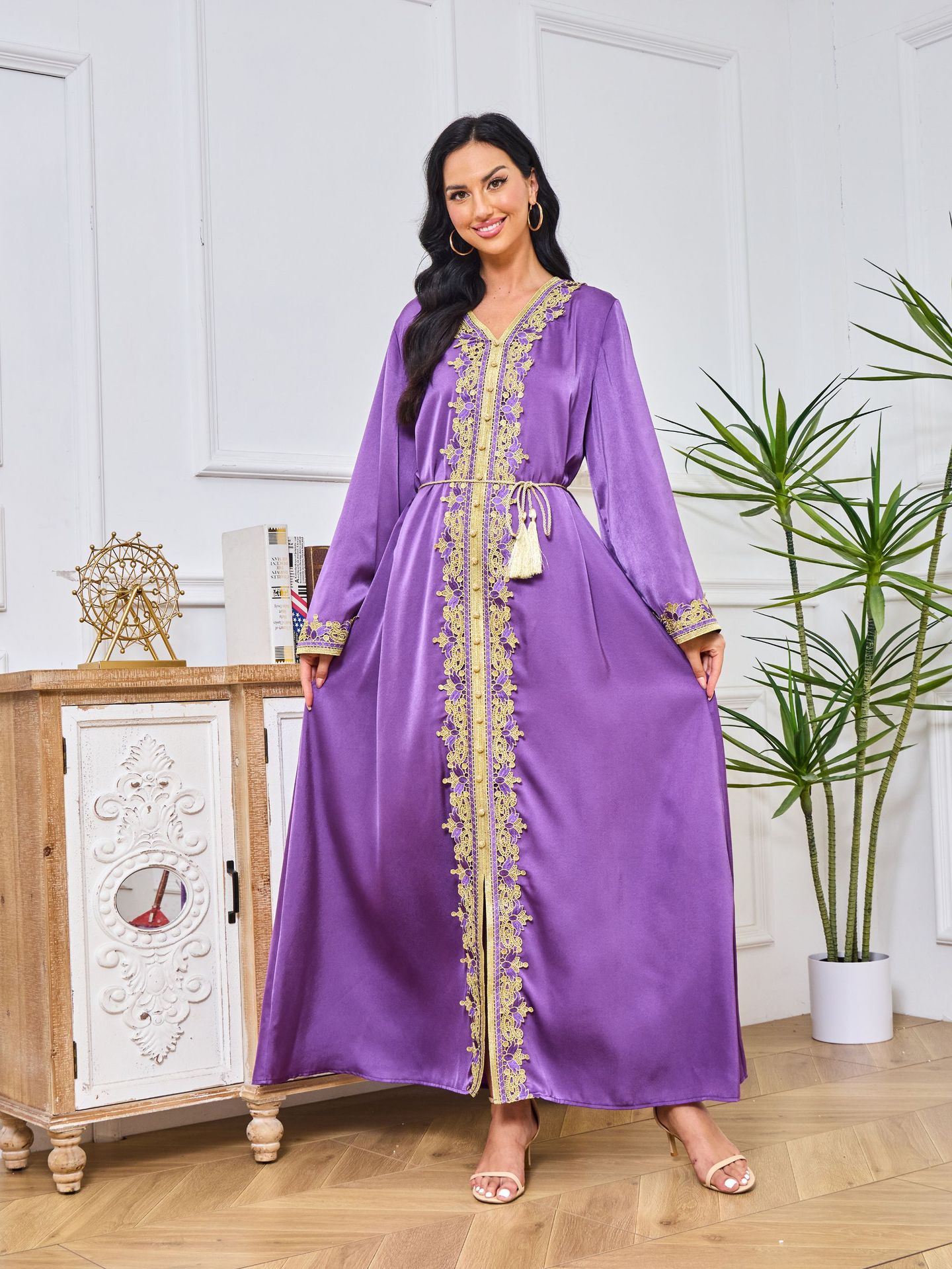 Robe abaya arabe ornée de motifs imprimés à la pierre chaude et de broderies