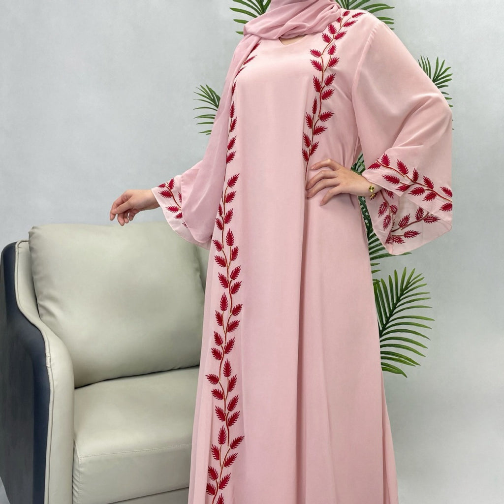 Robe longue musulmane à col rond brodée d'un motif végétal avec manches cloche