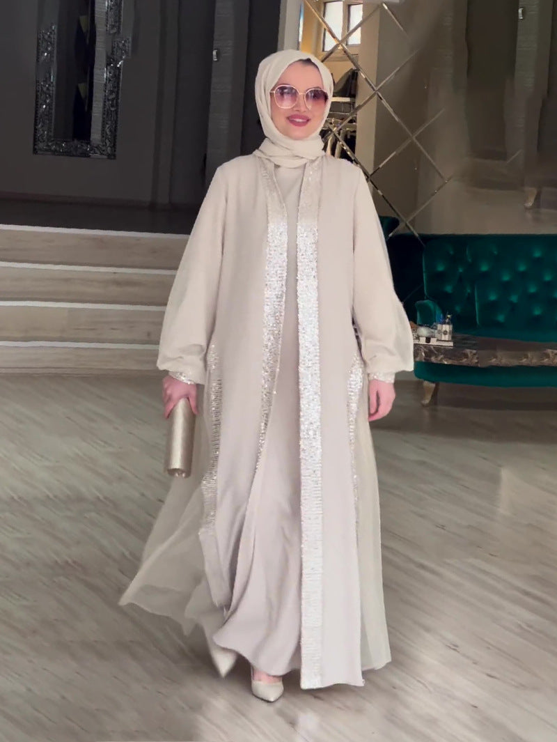 فستان فضفاض بأكمام طويلة ولون مشمشي سادة مزين بحلي لامعة