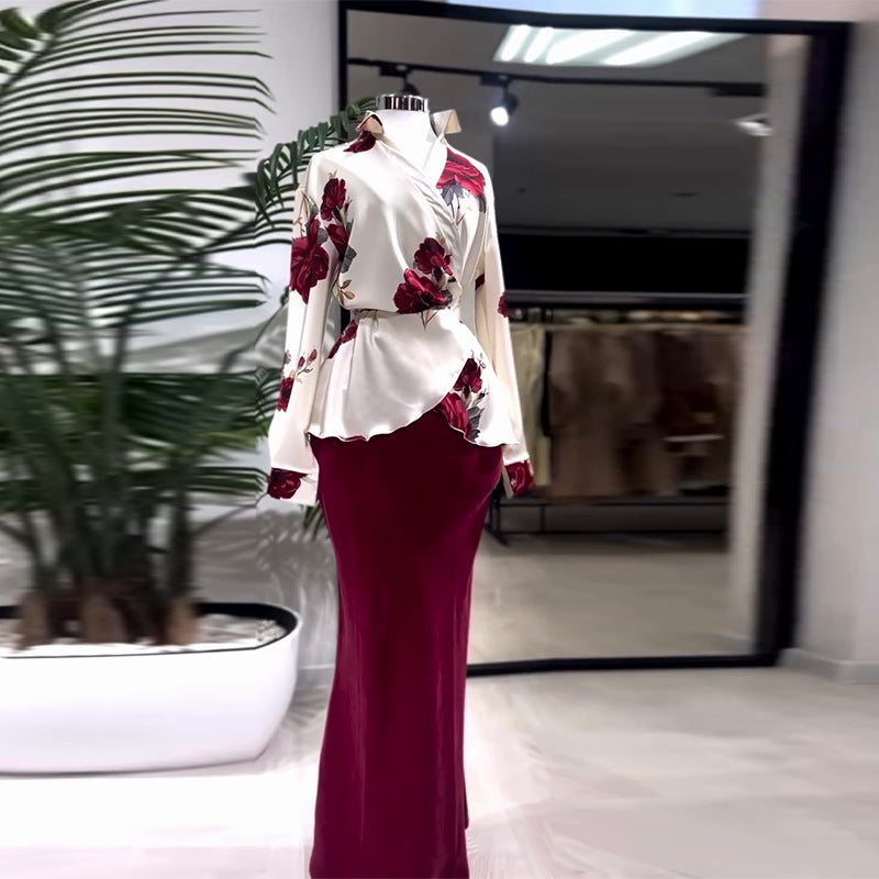Tailleur jupe slim imprimé en V rouge foncé avec lacets en polyester