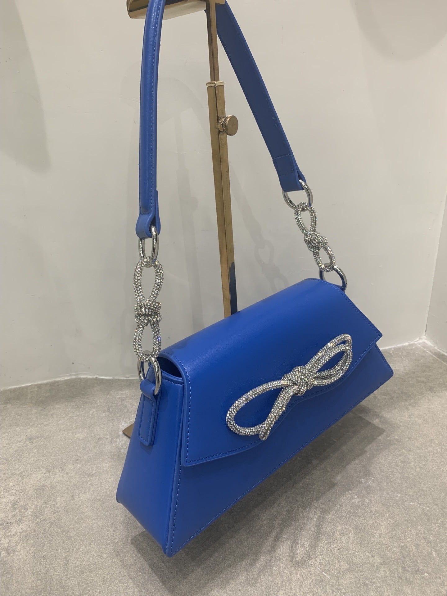 Leather Luxury Bow Buckle Shoulder Bag with Flip Design