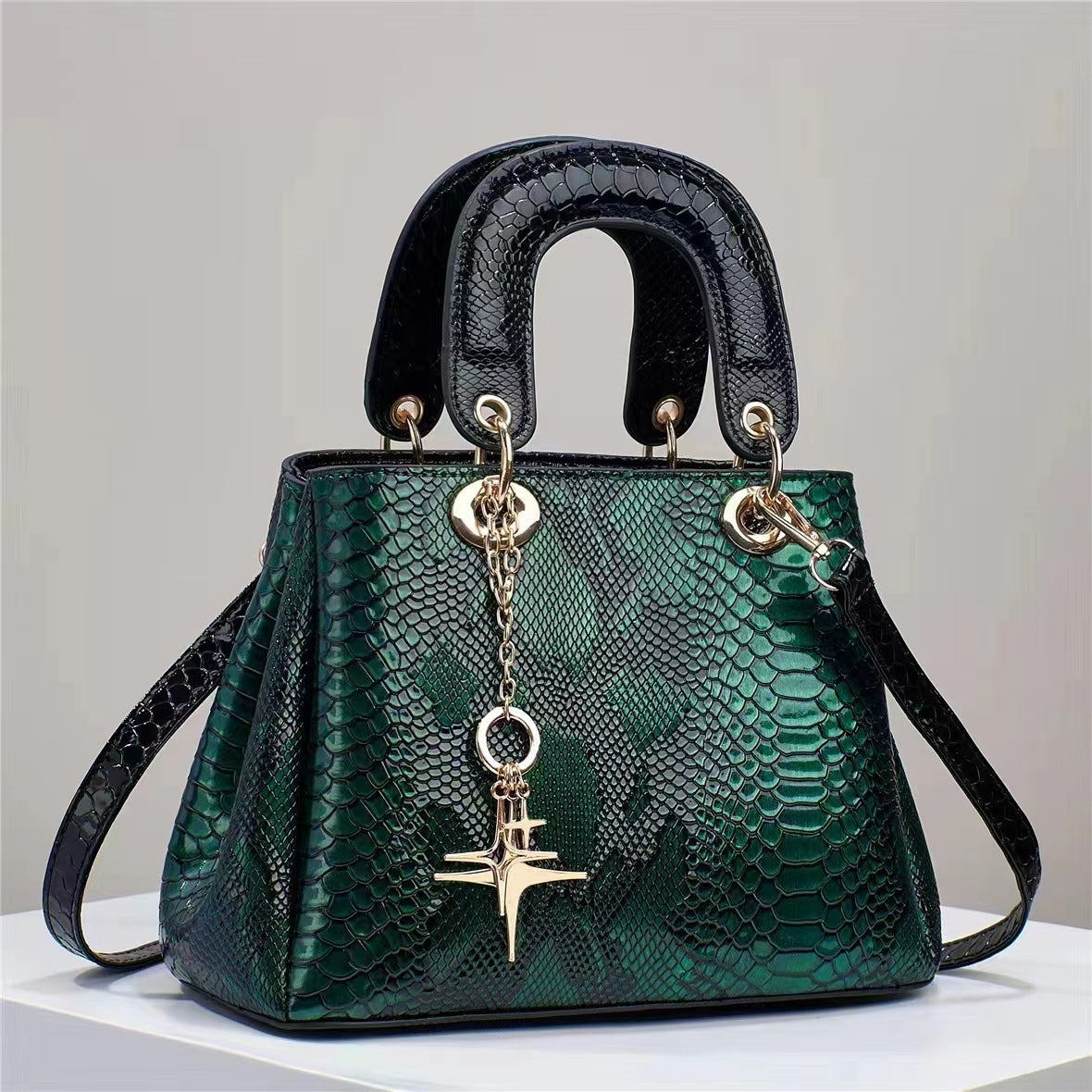 Women's All-Match Crocodile Pattern PU Shoulder Messenger Bag 26x12x18CM