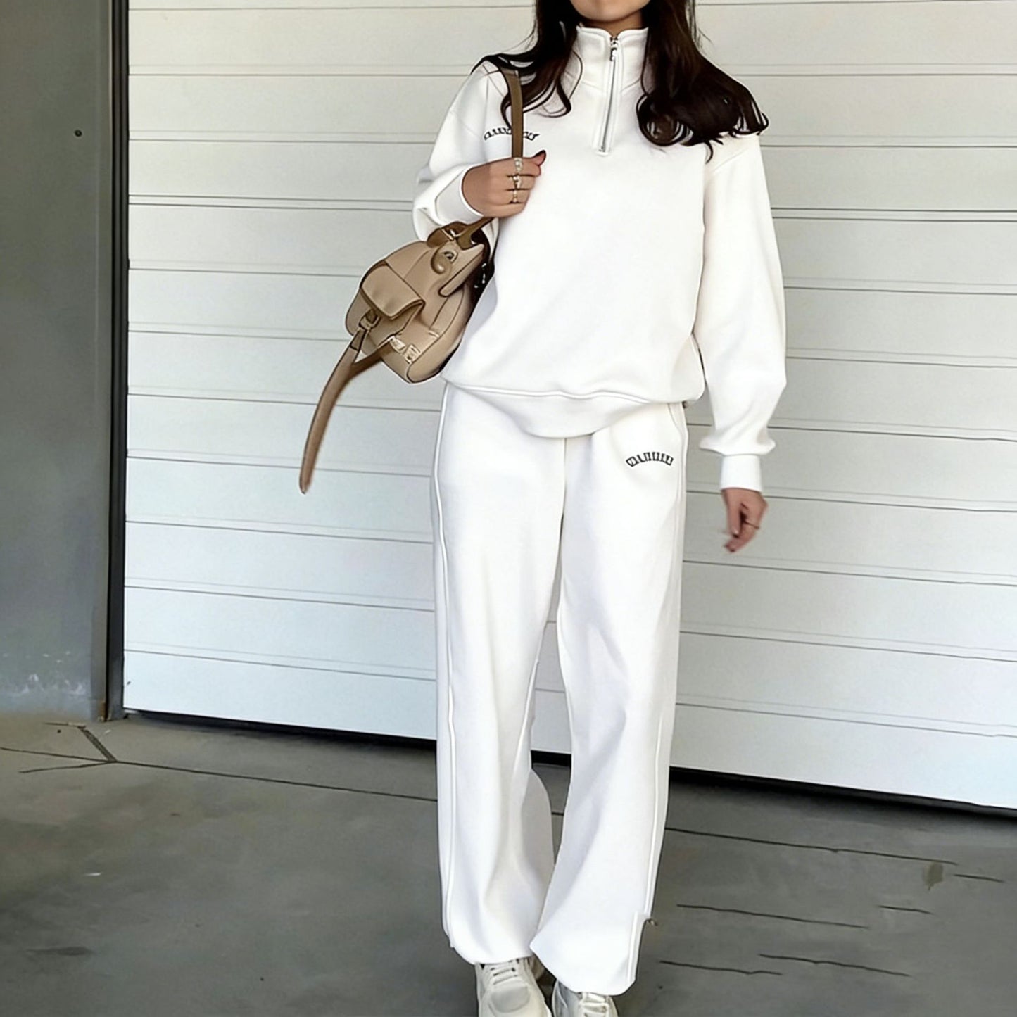 طقم رياضي نسائي كلاسيكي من قطعتين بسحاب أمامي