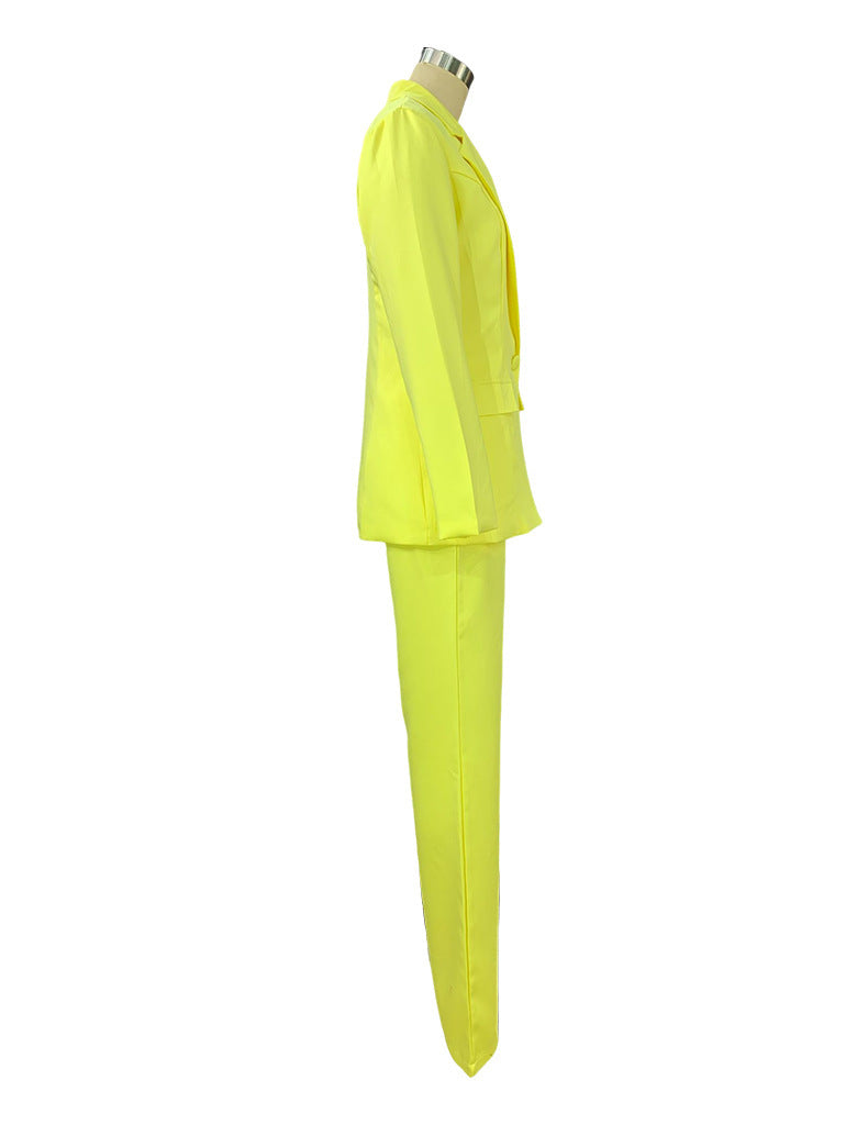 Ensemble de costume décontracté 2 pièces comprenant une veste blazer à revers et un pantalon droit, idéal pour le bureau et les déplacements professionnels.