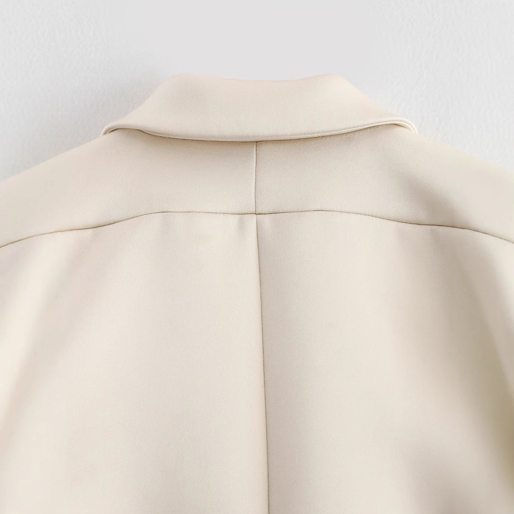 Veste élégante à manches longues en satin de polyester texturé crème