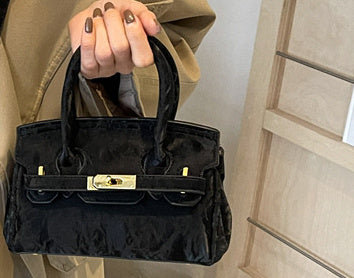 Retro Fashion Large Capacity Portable Ladies Bag in Milky White, Black, Pink