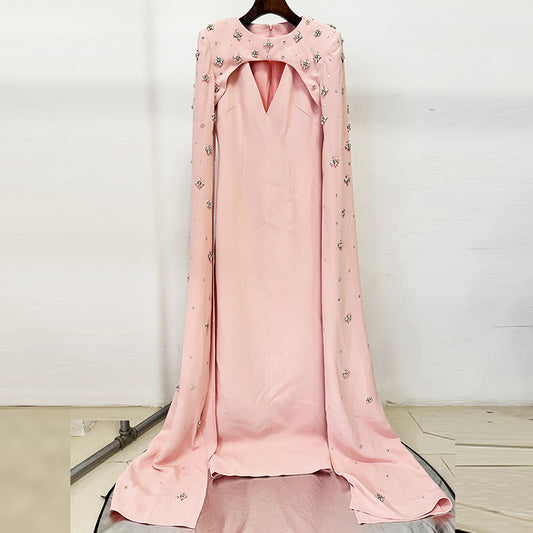 فستان طويل مكشوف الكتفين مزين بالخرز والماس عالي الجودة