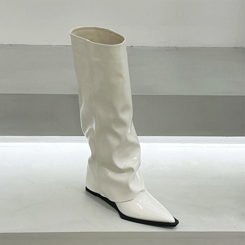 بنطلون ذو كعب إسفين، بوت عالي الساق بمقدمة مدببة، جلد أسود لامع، تصميم فريد ستريت