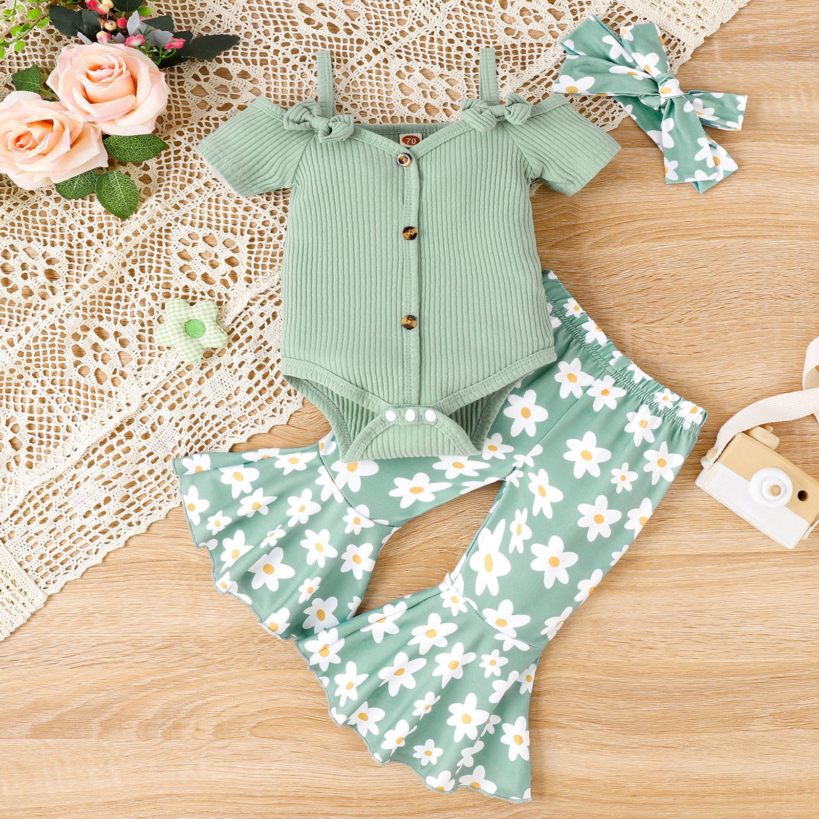 Ensemble top uni à épaules dénudées et pantalon patte d'éléphant floral pour petites filles