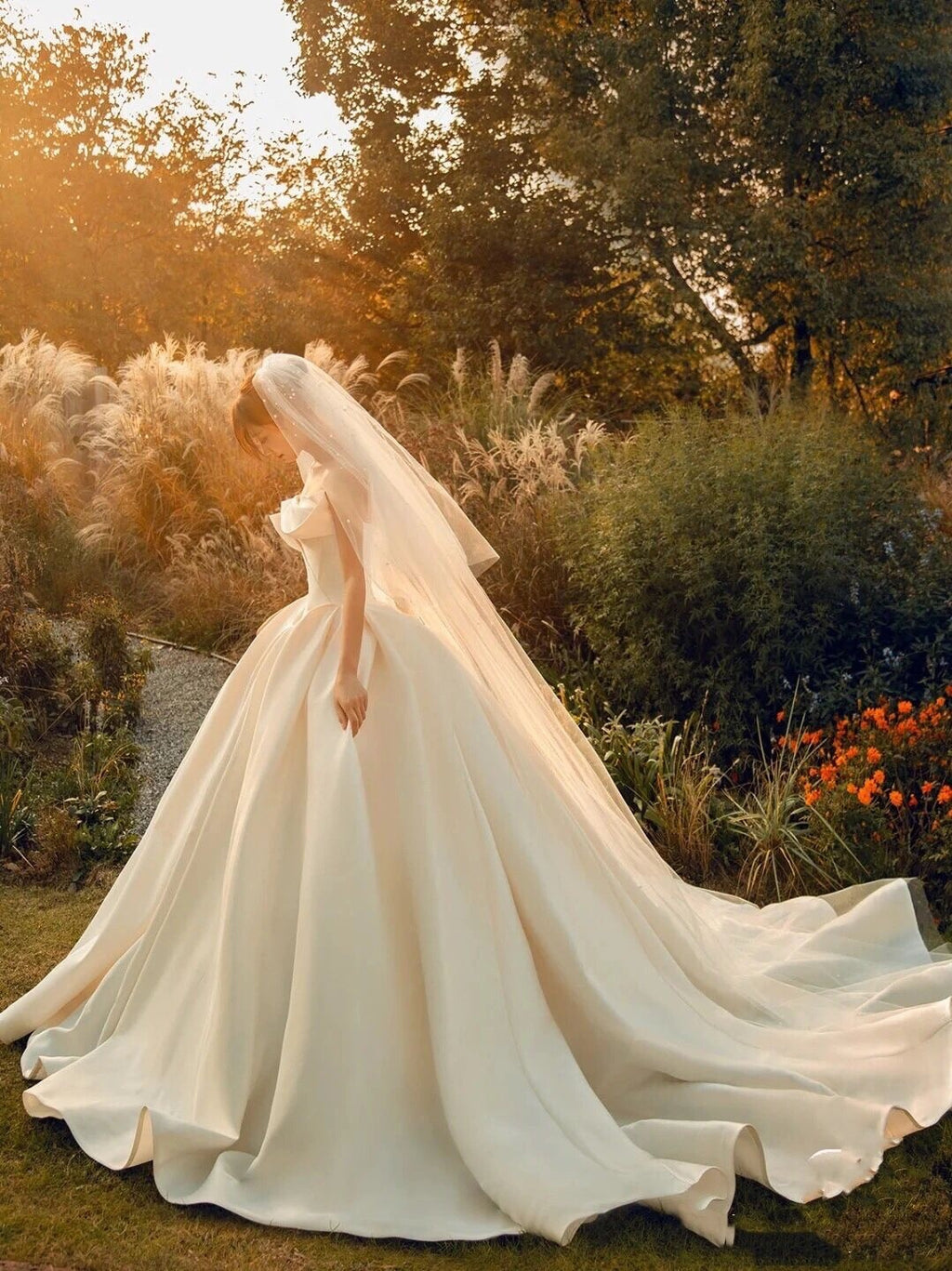 Vintage Satin Tube Top Wedding Bridal Dress with Long Tail