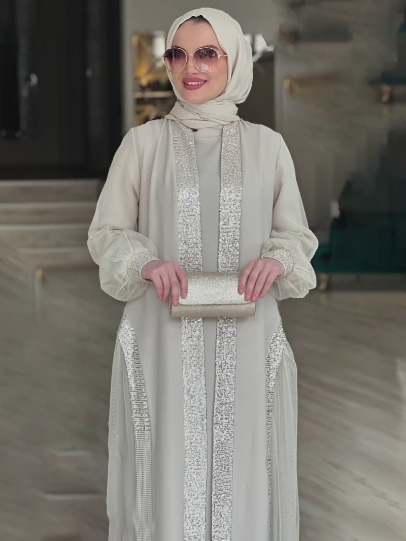 فستان فضفاض بأكمام طويلة ولون مشمشي سادة مزين بحلي لامعة