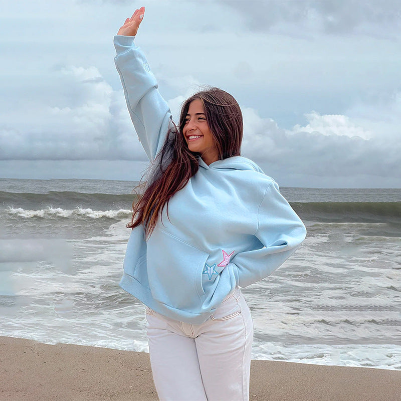 سترة بغطاء رأس مطرزة بقماش عصري للنساء