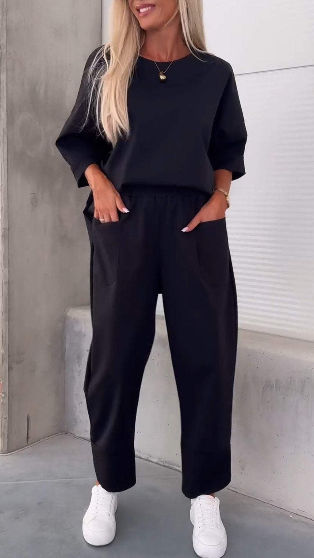 Ensemble deux pièces uni à col rond et pantalon court