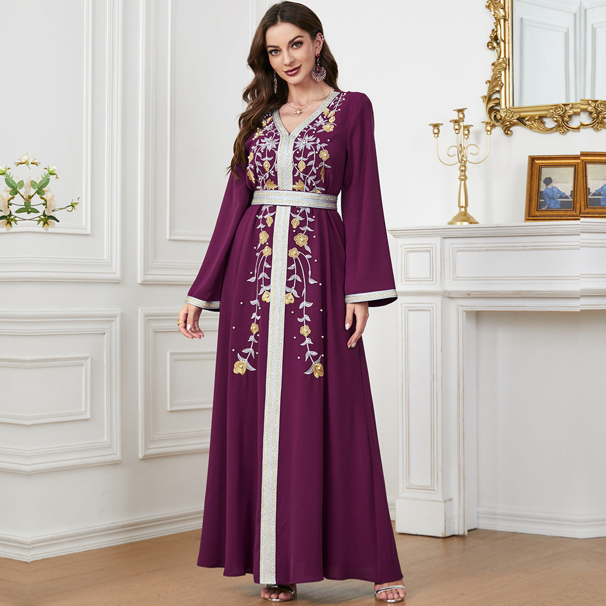 Robe trapèze brodée et perlée pour femme avec ceinture disponible en bleu rêveur, rouge, vert foncé et violet