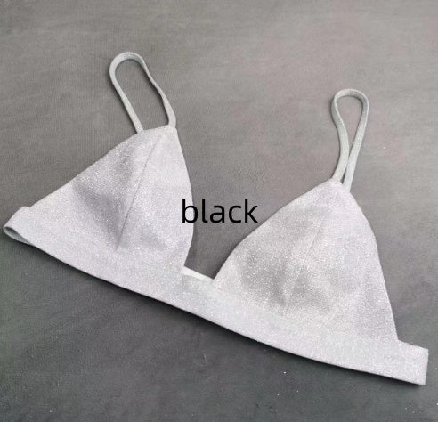 Veste de costume à paillettes, sous-vêtements, pantalon droit.