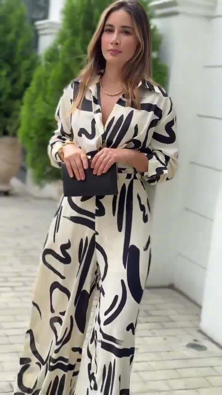 بنطلون نسائي بخصر عالٍ واسع الساقين بنقشة زهور بيضاء من البوليستر