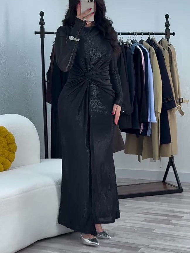 Robe longue musulmane métallisée avec détail torsadé sur le devant et manches longues