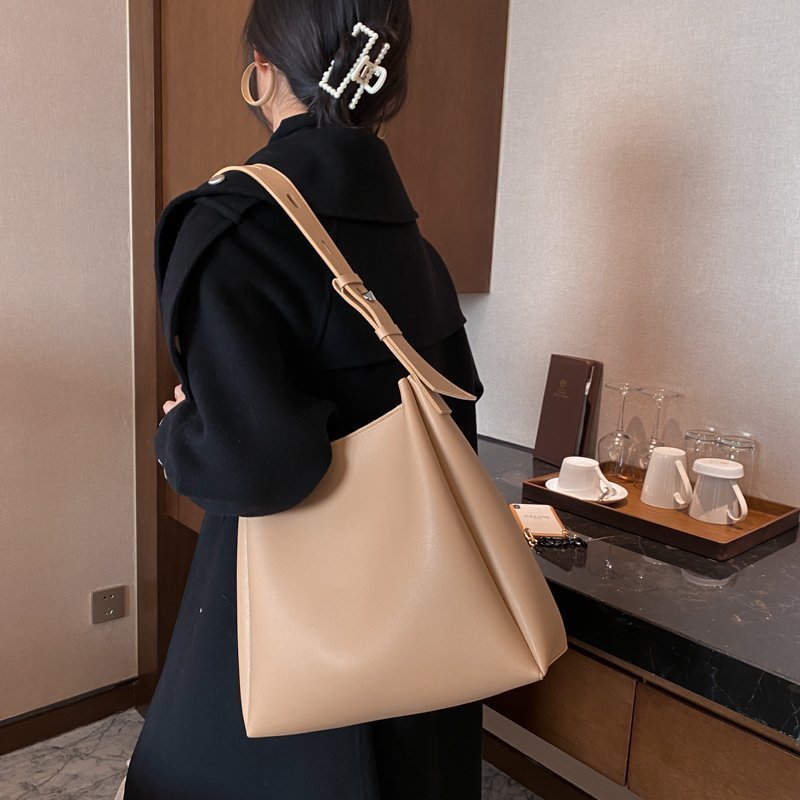 One Shoulder Large Capacity Simple Bucket Bag