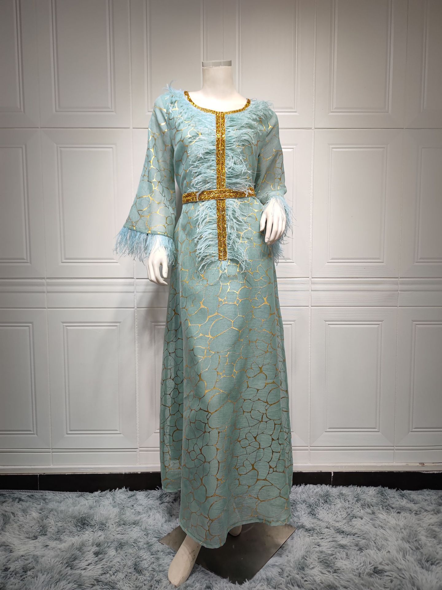 عباية أنيقة وعصرية مرصعة بأحجار الراين البرونزية للنساء