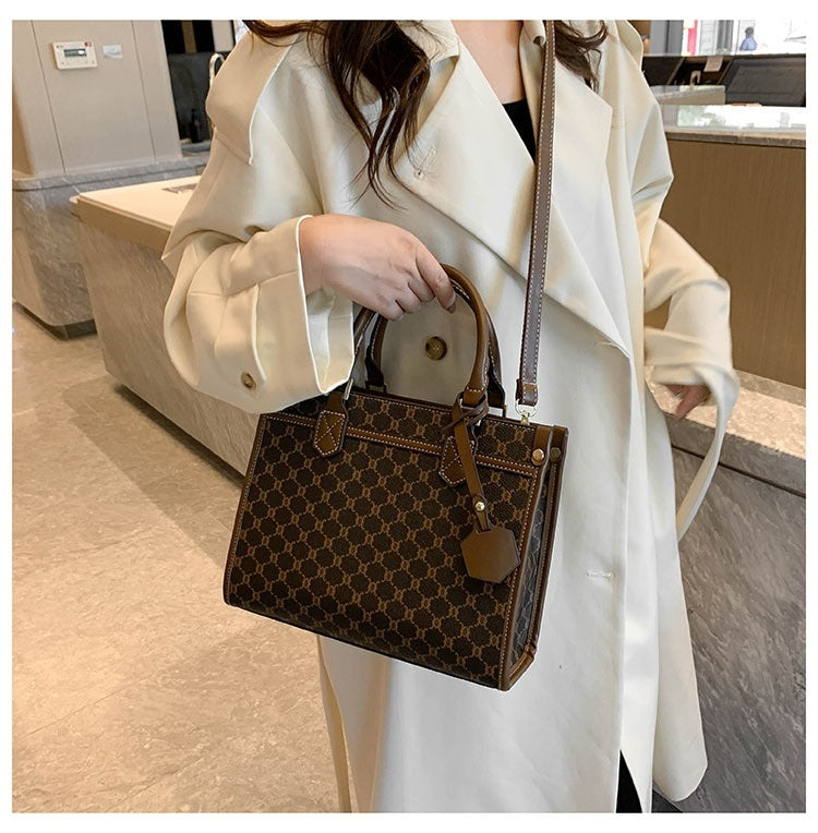 Fashion Chain Shoulder Bag with Large Capacity