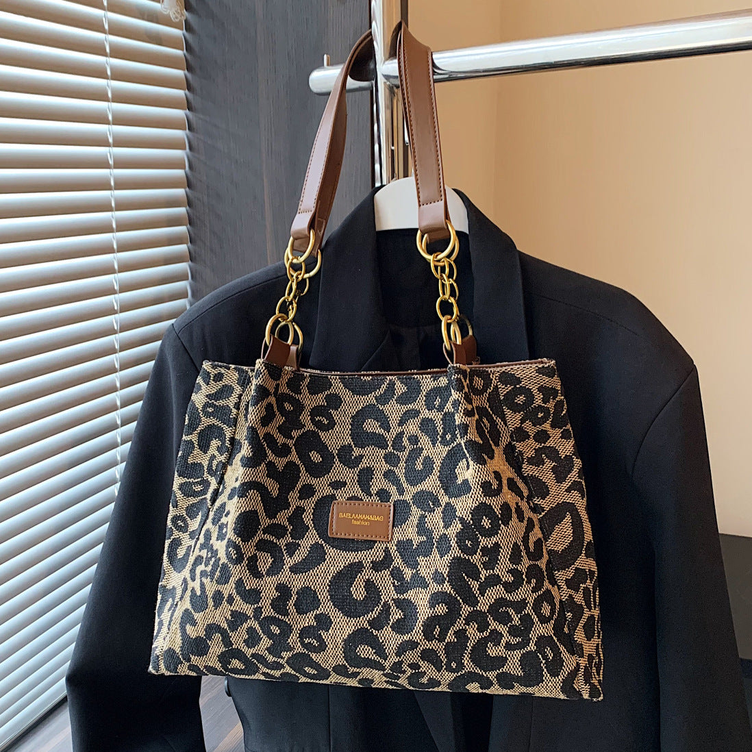 Large Capacity Brown PU Tote Bag for Commute & Leisure