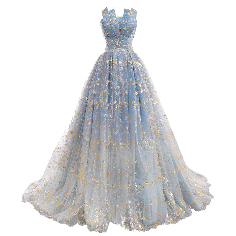 Robe de soirée à motif bleu clair et traîne en queue-de-pie