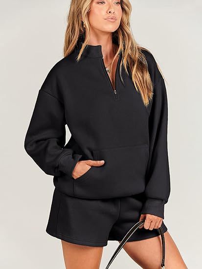 Ensemble deux pièces femme : sweat à capuche et short avec poches