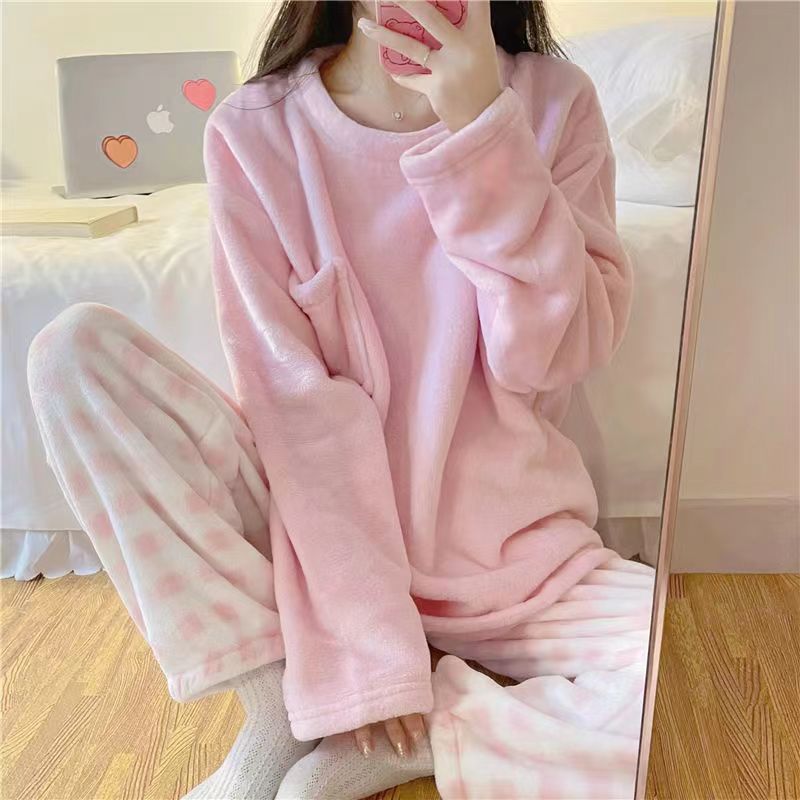 Nouveaux vêtements d'intérieur mignons en flanelle épaisse pour l'automne et l'hiver