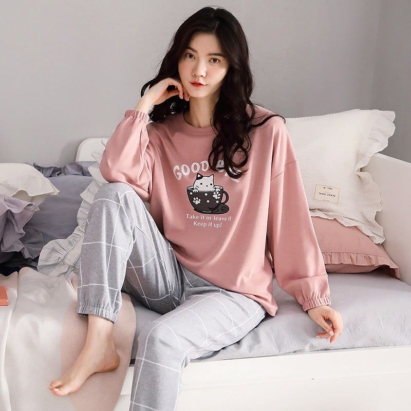 Ensemble pyjama femme doux et minimaliste pour le printemps et l'automne