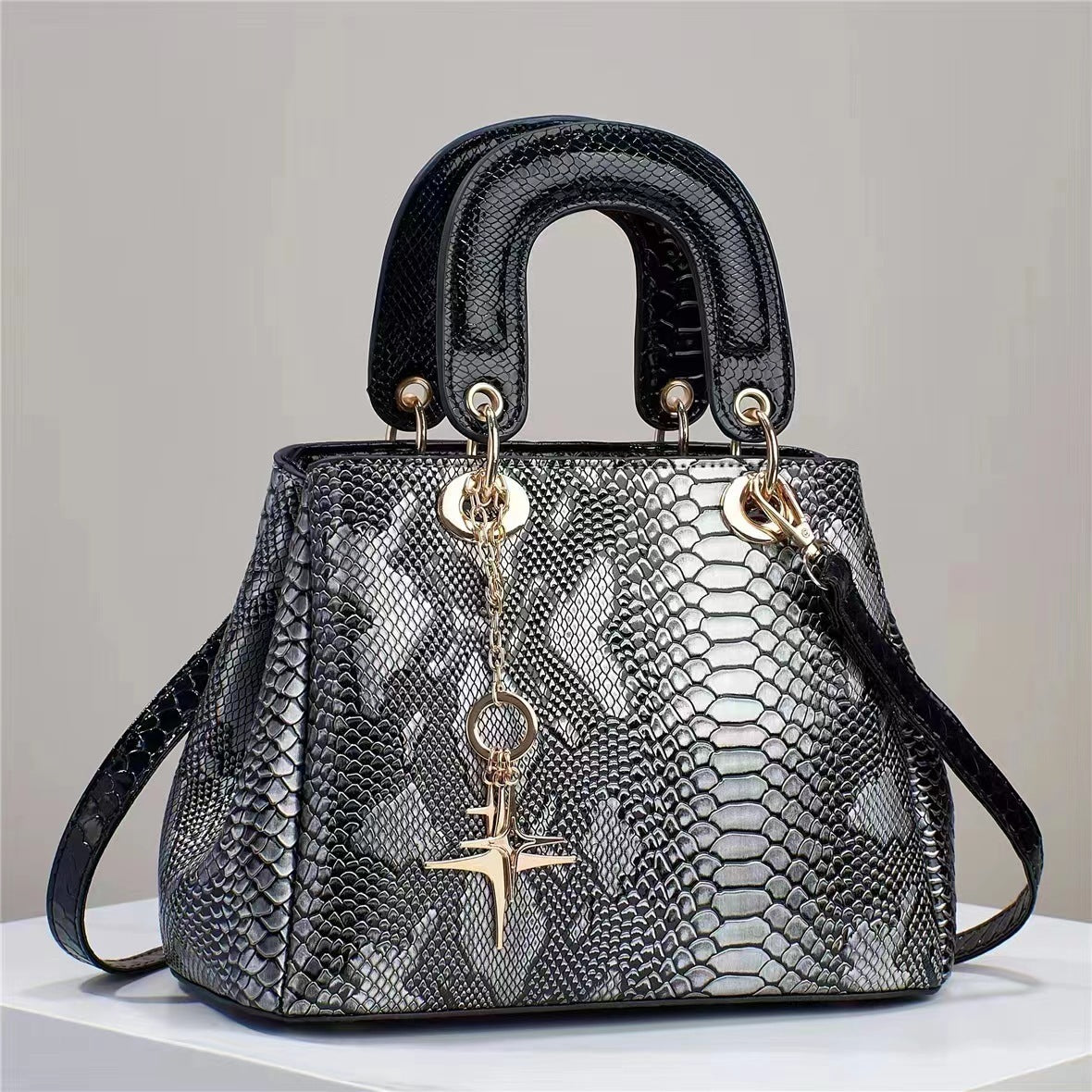 Women's All-Match Crocodile Pattern PU Shoulder Messenger Bag 26x12x18CM