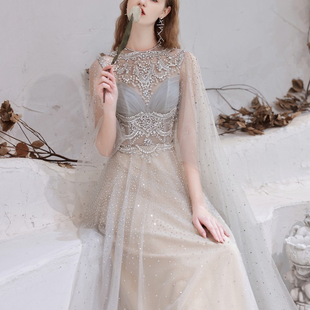 Robe de soirée longue grise avec châle