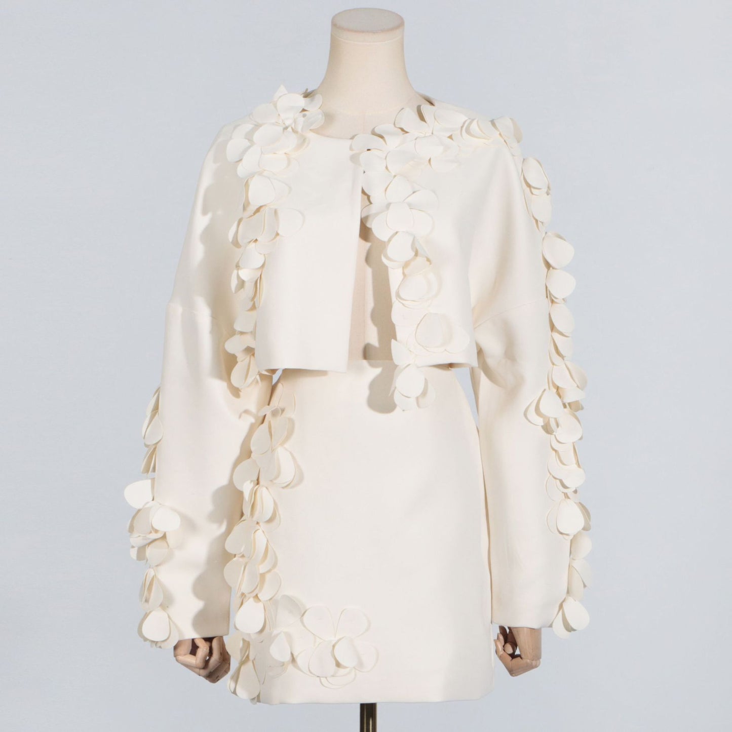 Ensemble jupe et tailleur haut de gamme à surpiqûres fines, style bohème chic.