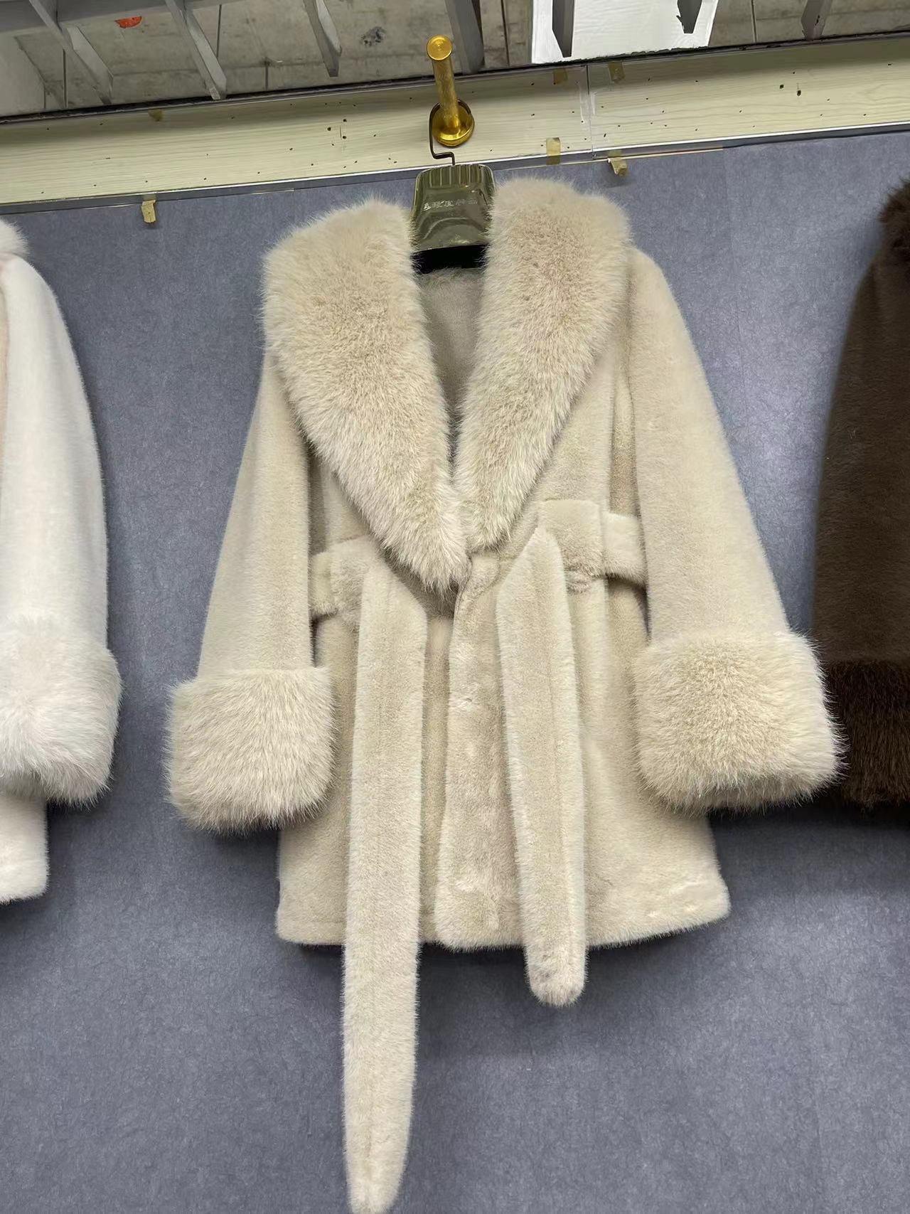 Manteau en fausse fourrure de vison Baoou à manches lanterne, version mode avancée