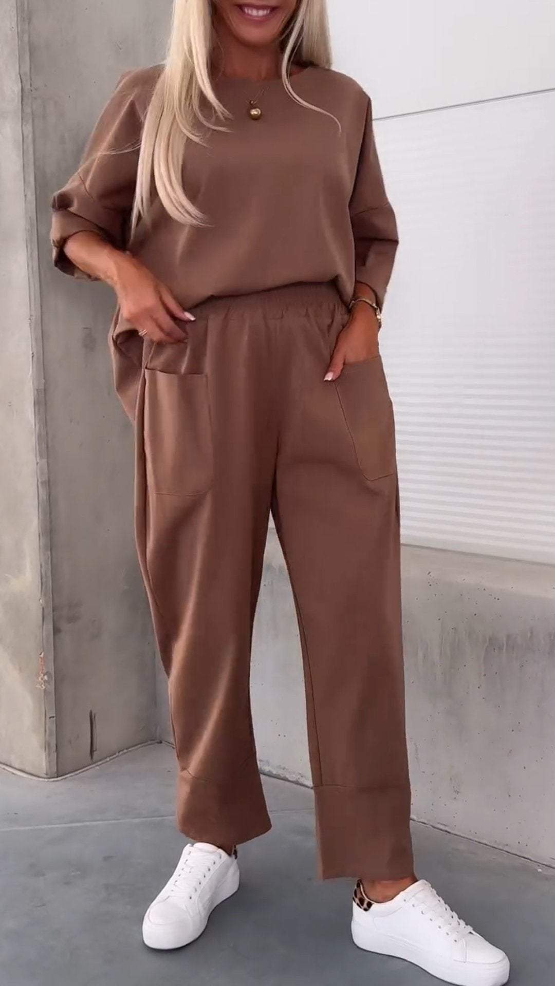Ensemble deux pièces uni à col rond et pantalon court