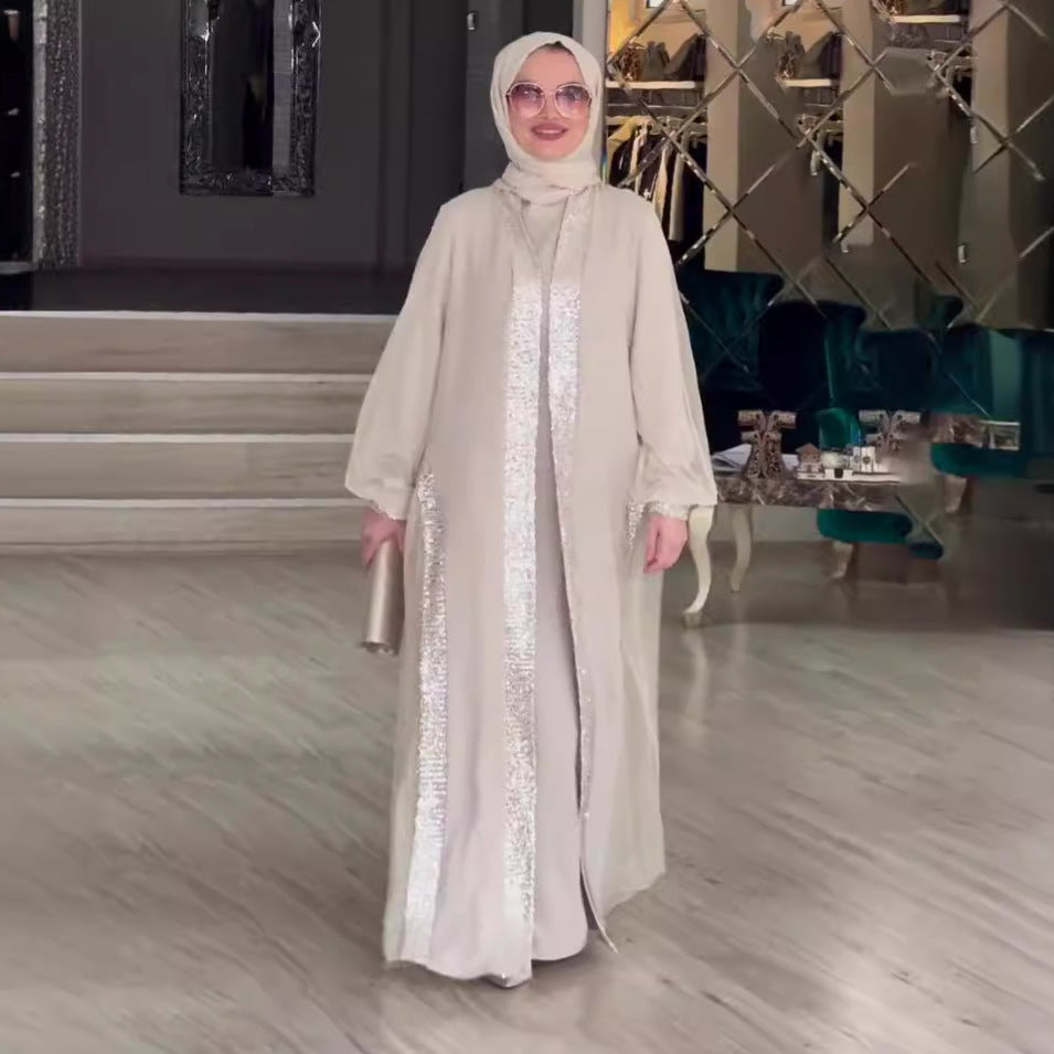 فستان فضفاض بأكمام طويلة ولون مشمشي سادة مزين بحلي لامعة