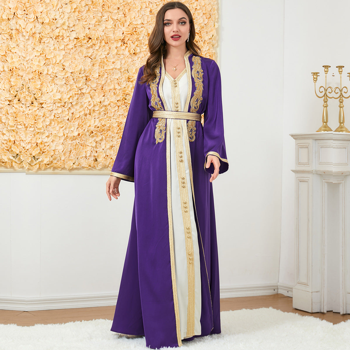 Les femmes musulmanes portent une robe de commerce extérieur deux pièces