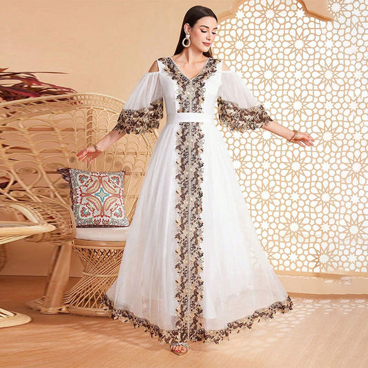 فستان شبكي من الشرق الأوسط، مزين بتطريزات أنيقة، بأكمام واسعة مكشوفة الكتفين