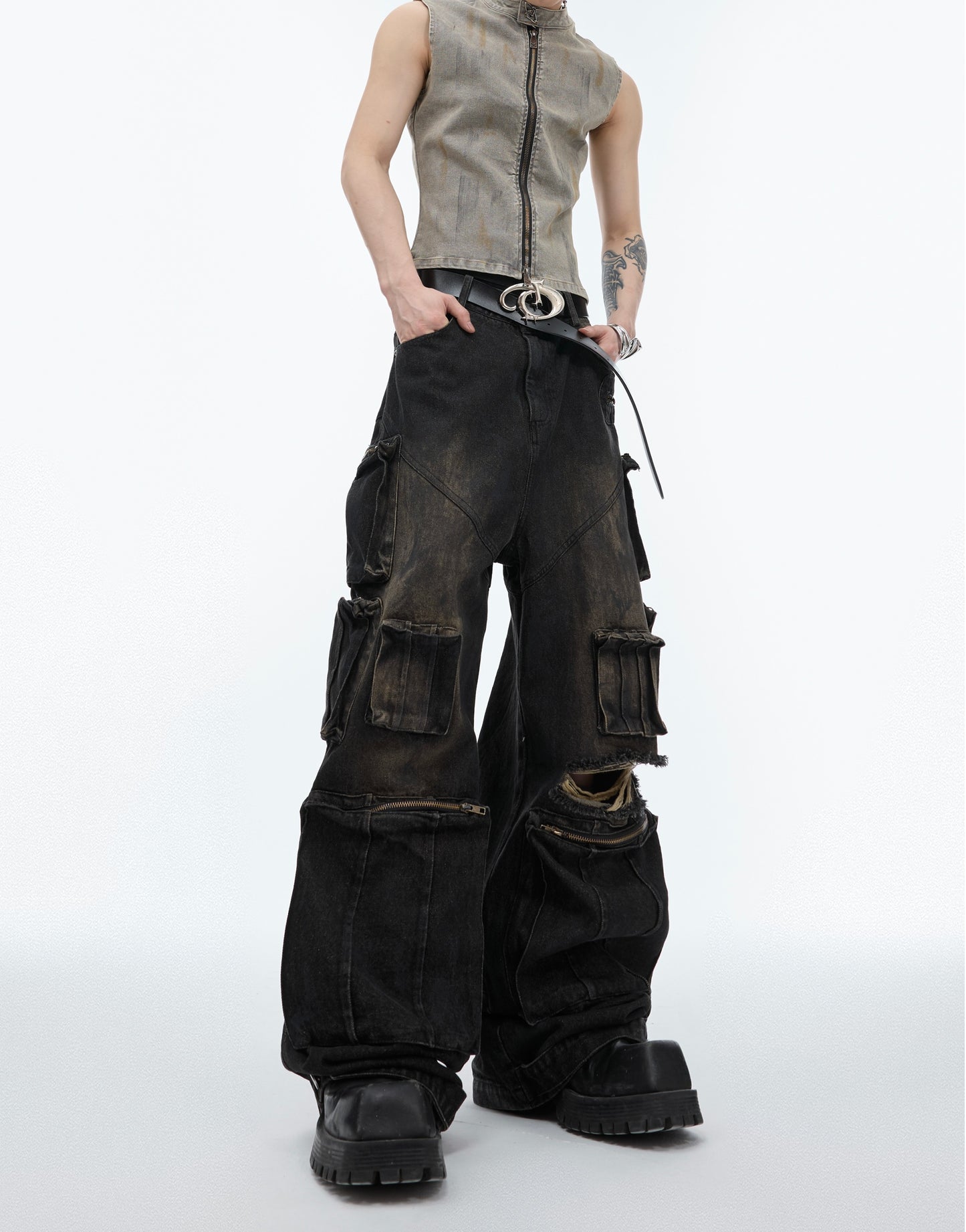 Jean à poches multiples effet usé, peint à la main