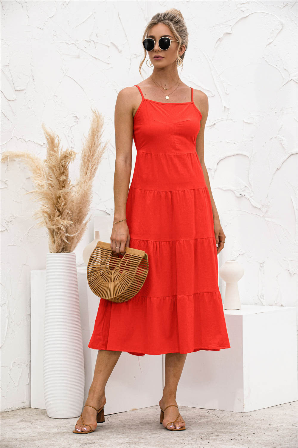 Robe mi-longue pour femme avec col montant, taille haute et jupe à volants