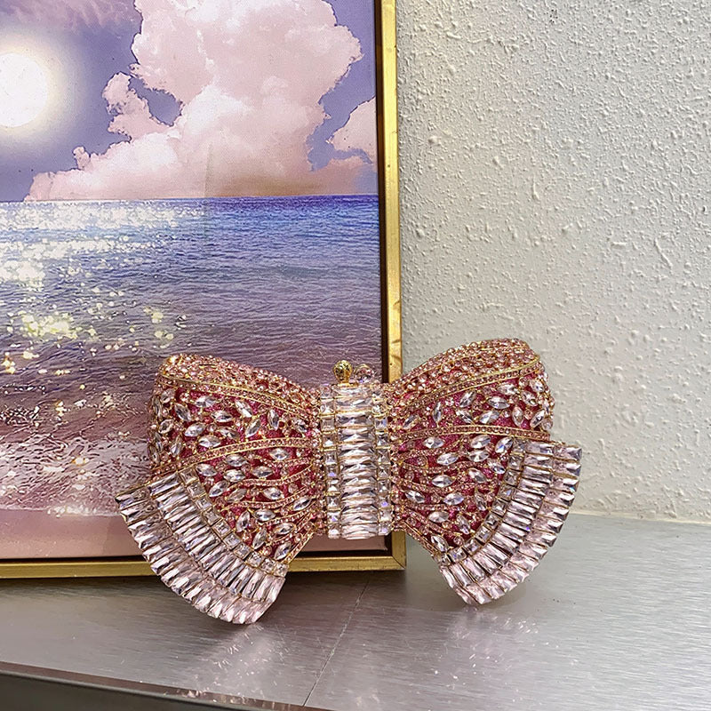 Sac bandoulière pochette en métal avec nœud et accents diamantés