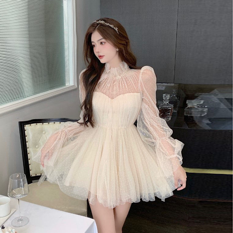 Robe évasée à col montant et lacets, à manches longues, noire et beige