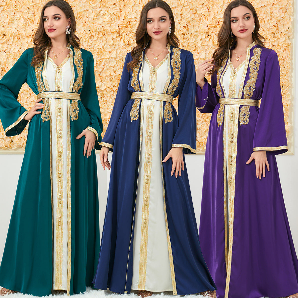 Les femmes musulmanes portent une robe de commerce extérieur deux pièces