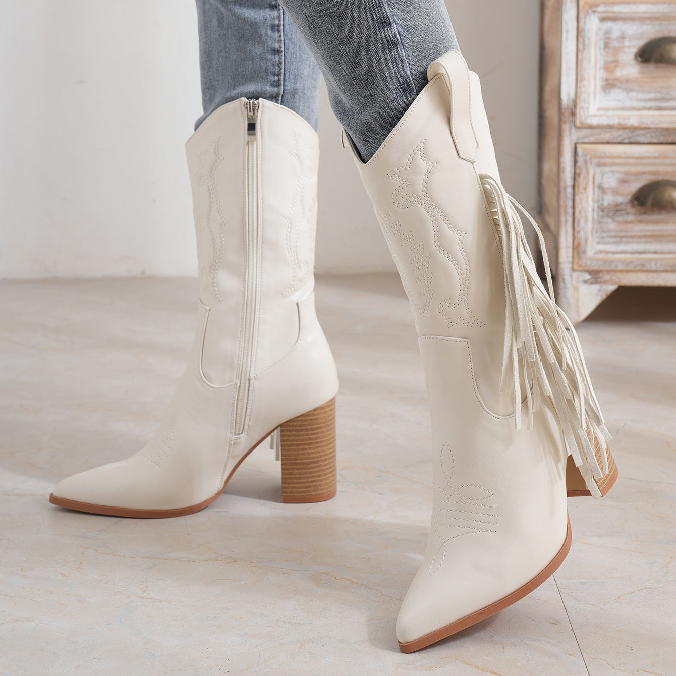 Bottes de cowboy western blanches brodées à pampilles, talon épais mi-mollet
