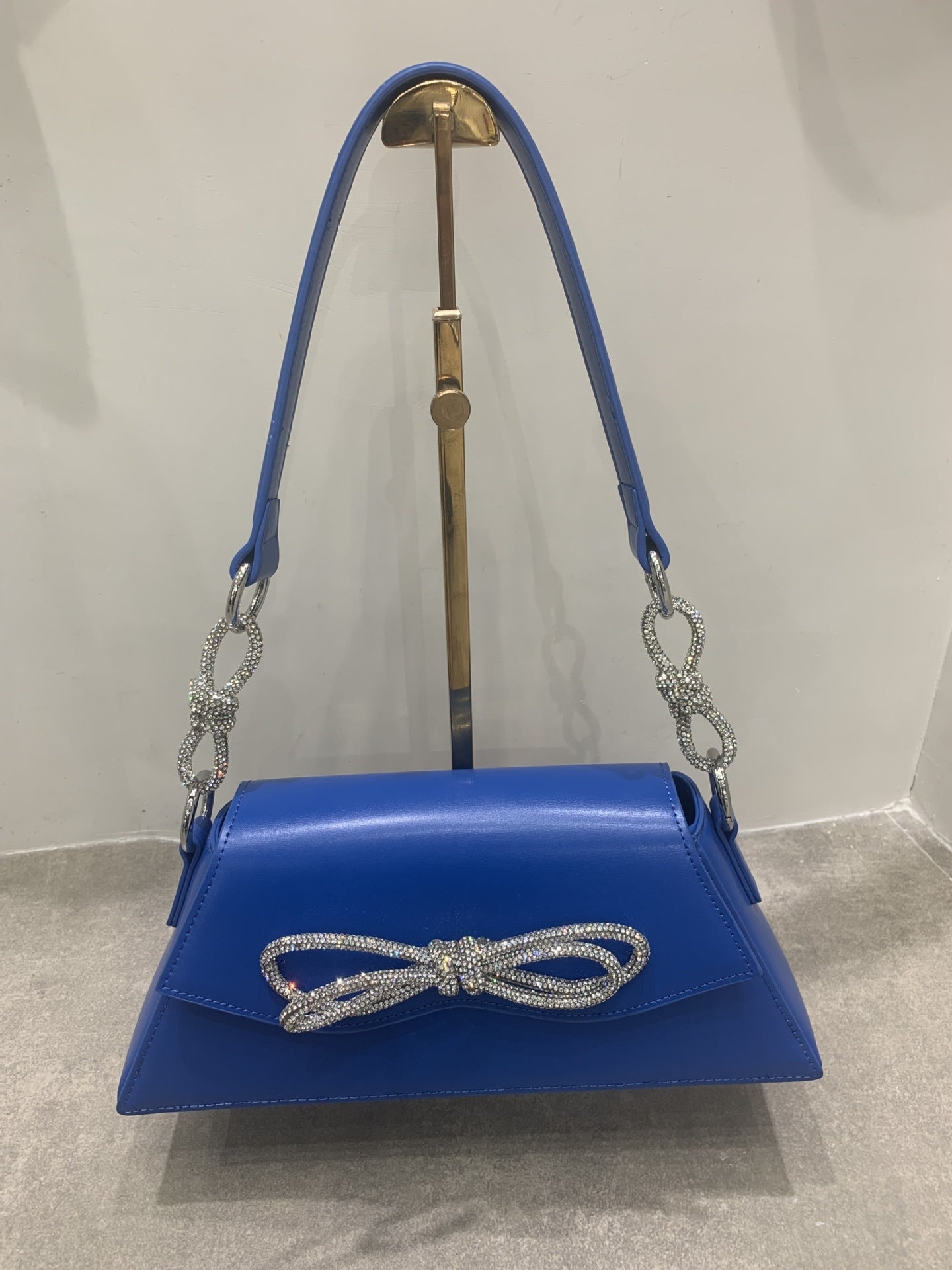 Leather Luxury Bow Buckle Shoulder Bag with Flip Design