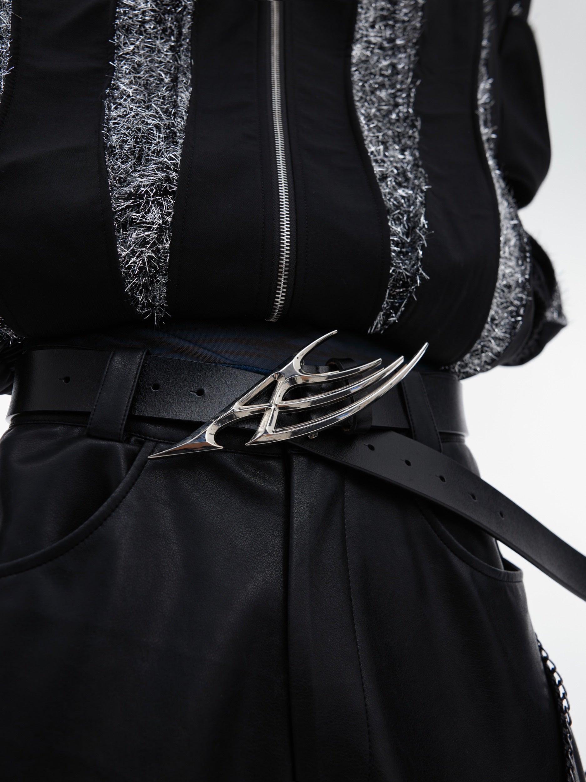 Ceinture Déconstruction unisexe en cuir de vachette avec boucle en titane, 110 cm